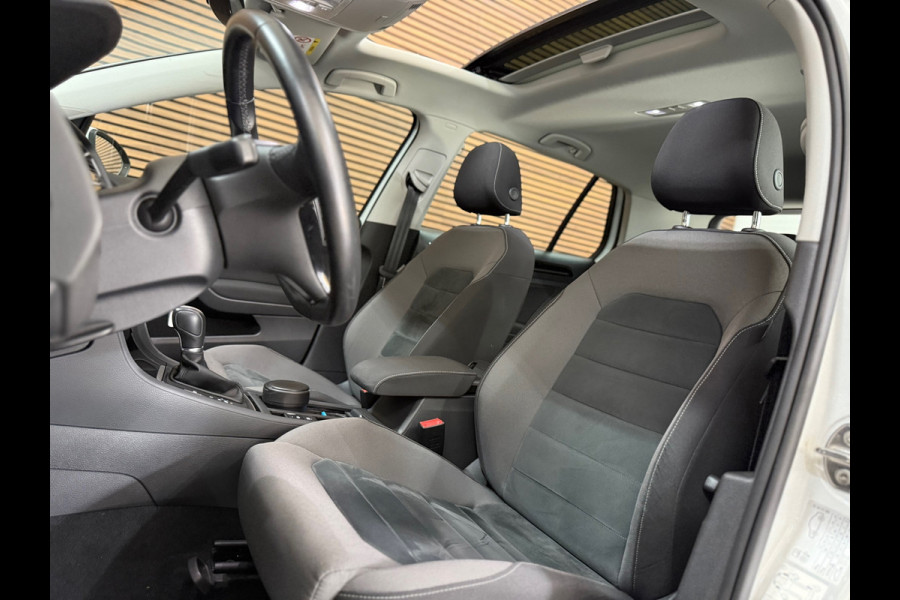 Volkswagen Golf 1.5 TSI Highline PANO/NAVI/CAMERA/LED/SPORTSTOELEN/CLIMATE/PARELMOER !