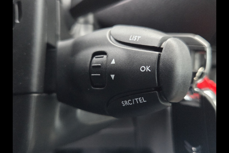 Peugeot e-Expert / Citroen e-Jumpy 75kWh Business 9 Pers. Airco Cruisecontrol Prijs incl. BTW €32.368,- Peugeot e-Expert / Citroen e-Jumpy 75kWh Business 9 Pers. Airco Cruisecontrol Prijs incl. BTW €32.368,-