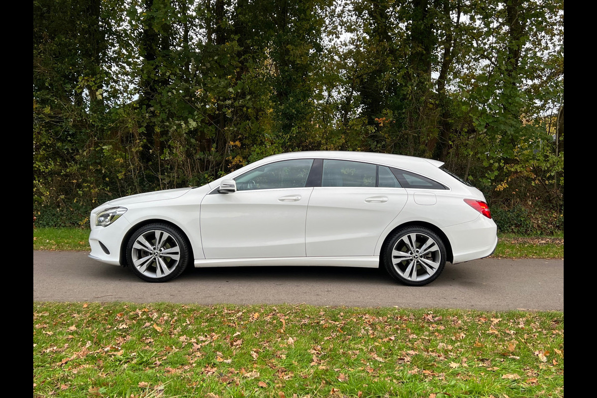 Mercedes-Benz CLA-Klasse Shooting Brake 180 AMG | Cruise + Camera + Navi Nu € 15.975,-!!! Mercedes-Benz CLA-Klasse Shooting Brake 180 AMG | Cruise + Camera + Navi Nu € 15.975,-!!!