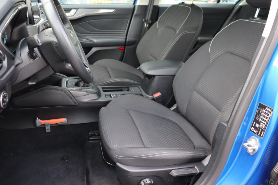 Ford Focus 1.0 EcoBoost Titanium Business org.NL trekhaak stoel+stuur+raamverw. Ford Focus 1.0 EcoBoost Titanium Business org.NL trekhaak stoel+stuur+raamverw.