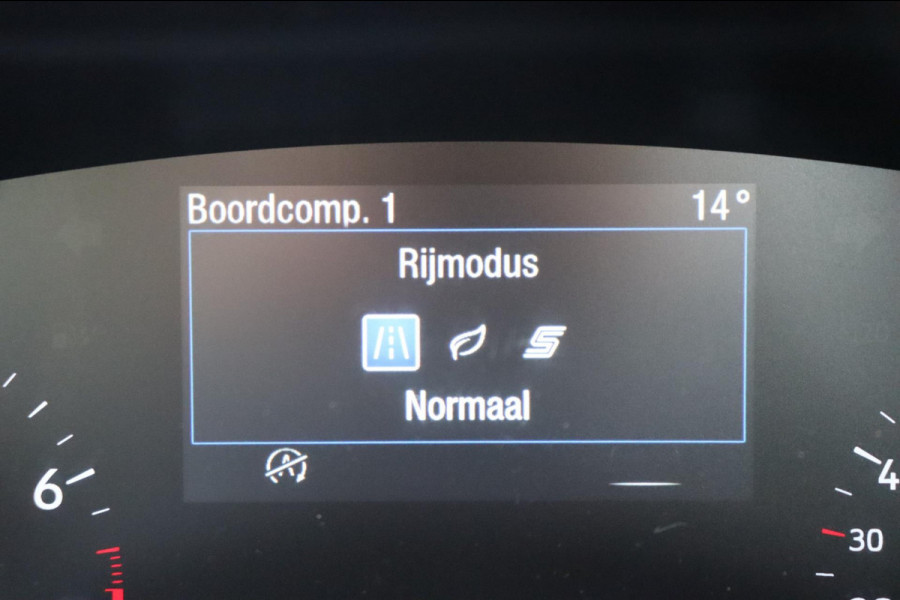 Ford Focus 1.0 EcoBoost Titanium Business org.NL trekhaak stoel+stuur+raamverw. Ford Focus 1.0 EcoBoost Titanium Business org.NL trekhaak stoel+stuur+raamverw.