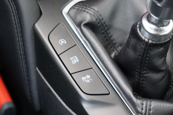 Ford Focus 1.0 EcoBoost Titanium Business org.NL trekhaak stoel+stuur+raamverw. Ford Focus 1.0 EcoBoost Titanium Business org.NL trekhaak stoel+stuur+raamverw.