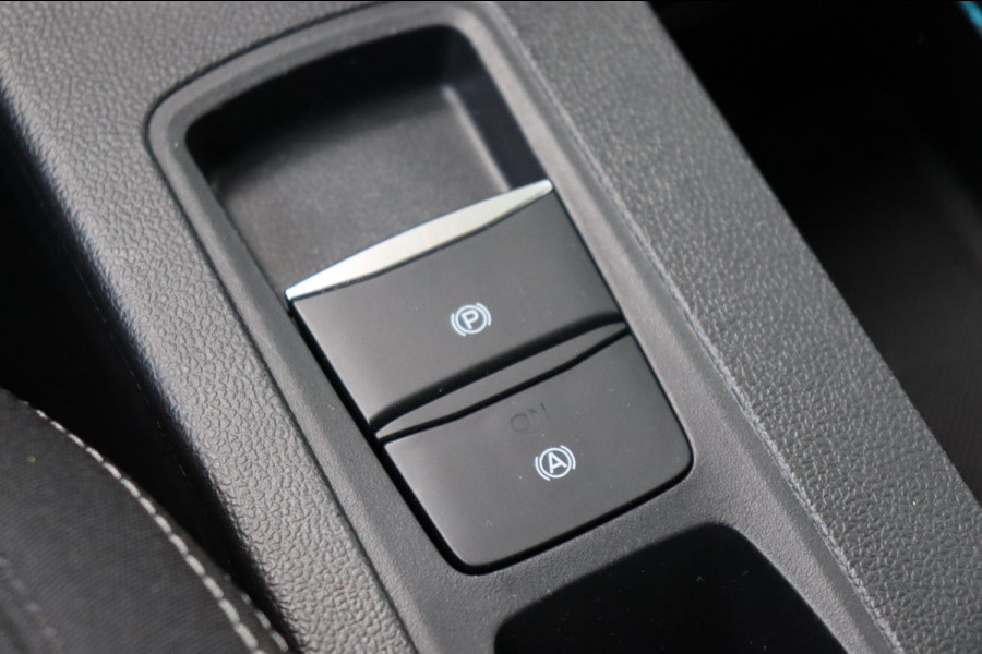 Ford Focus 1.0 EcoBoost Titanium Business org.NL trekhaak stoel+stuur+raamverw. Ford Focus 1.0 EcoBoost Titanium Business org.NL trekhaak stoel+stuur+raamverw.