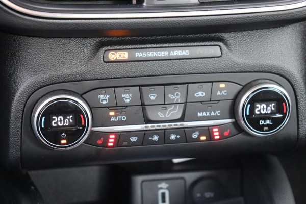 Ford Focus 1.0 EcoBoost Titanium Business org.NL trekhaak stoel+stuur+raamverw. Ford Focus 1.0 EcoBoost Titanium Business org.NL trekhaak stoel+stuur+raamverw.