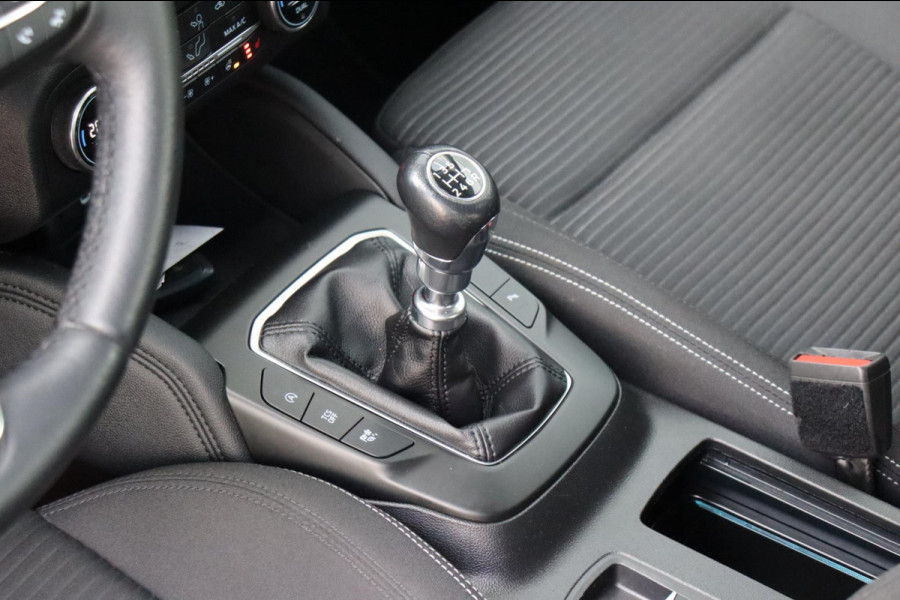 Ford Focus 1.0 EcoBoost Titanium Business org.NL trekhaak stoel+stuur+raamverw. Ford Focus 1.0 EcoBoost Titanium Business org.NL trekhaak stoel+stuur+raamverw.