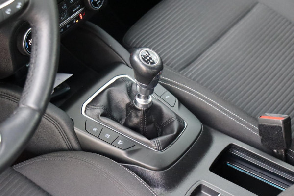 Ford Focus 1.0 EcoBoost Titanium Business org.NL trekhaak stoel+stuur+raamverw. Ford Focus 1.0 EcoBoost Titanium Business org.NL trekhaak stoel+stuur+raamverw.