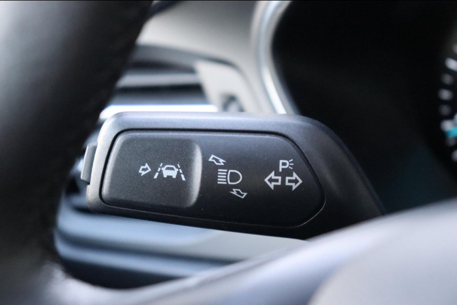 Ford Focus 1.0 EcoBoost Titanium Business org.NL trekhaak stoel+stuur+raamverw. Ford Focus 1.0 EcoBoost Titanium Business org.NL trekhaak stoel+stuur+raamverw.