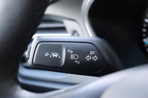 Ford Focus 1.0 EcoBoost Titanium Business org.NL trekhaak stoel+stuur+raamverw. Ford Focus 1.0 EcoBoost Titanium Business org.NL trekhaak stoel+stuur+raamverw.