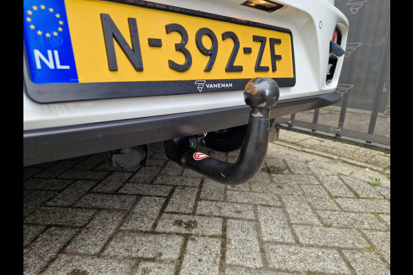 Kia e-Niro ExecutiveLine 64 kWh | 1e Eigenaar | Open Dak | LED | RMC Trekhaak | JBL | Stoelventilatie |