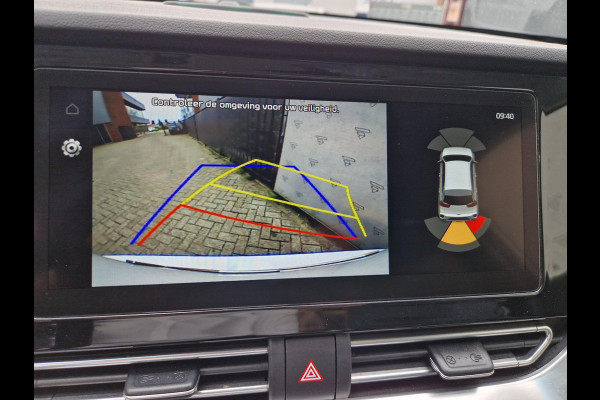 Kia e-Niro ExecutiveLine 64 kWh | 1e Eigenaar | Open Dak | LED | RMC Trekhaak | JBL | Stoelventilatie |