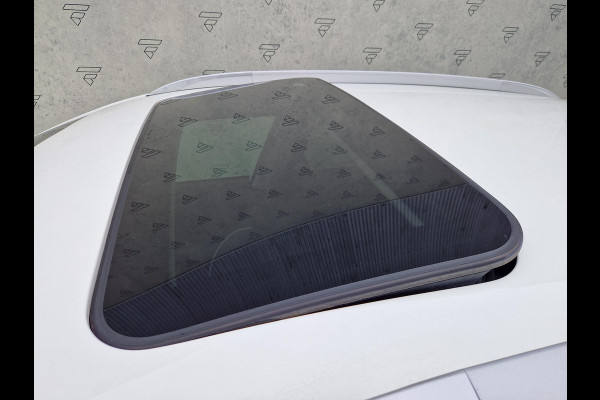 Kia e-Niro ExecutiveLine 64 kWh | 1e Eigenaar | Open Dak | LED | RMC Trekhaak | JBL | Stoelventilatie |