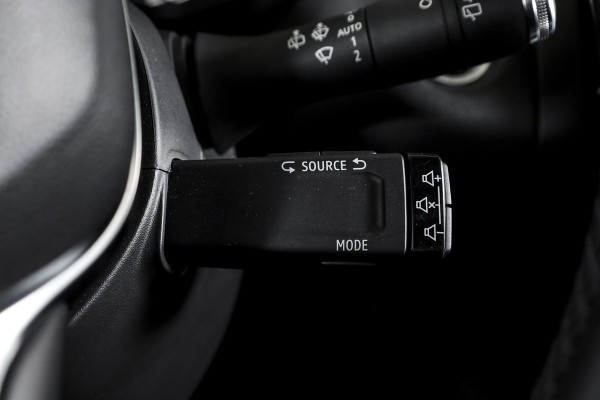 Renault Captur 1.3 TCe 130 PK Intens - Automaat | Dig. Cockpit | Adapt. Cruise | PDC | Camera | NAV + App. Connect | ECC | DAB | LM 18" |