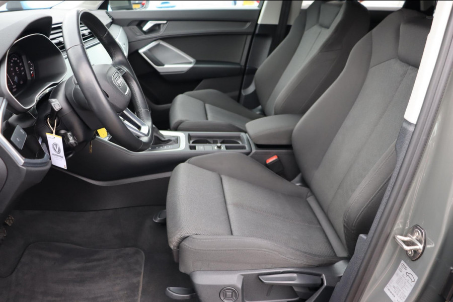 Audi Q3 35 TFSI S edition el.klep stoelverw. Audi Q3 35 TFSI S edition el.klep stoelverw.