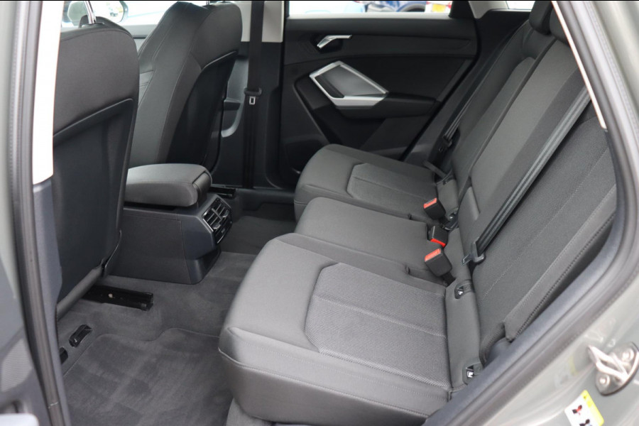 Audi Q3 35 TFSI S edition el.klep stoelverw. Audi Q3 35 TFSI S edition el.klep stoelverw.
