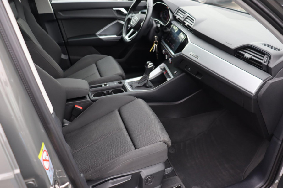 Audi Q3 35 TFSI S edition el.klep stoelverw. Audi Q3 35 TFSI S edition el.klep stoelverw.