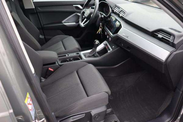 Audi Q3 35 TFSI S edition el.klep stoelverw. Audi Q3 35 TFSI S edition el.klep stoelverw.