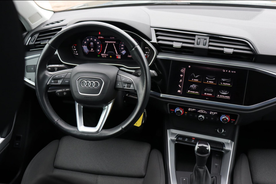 Audi Q3 35 TFSI S edition el.klep stoelverw. Audi Q3 35 TFSI S edition el.klep stoelverw.