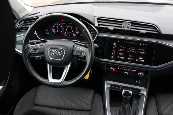 Audi Q3 35 TFSI S edition el.klep stoelverw. Audi Q3 35 TFSI S edition el.klep stoelverw.