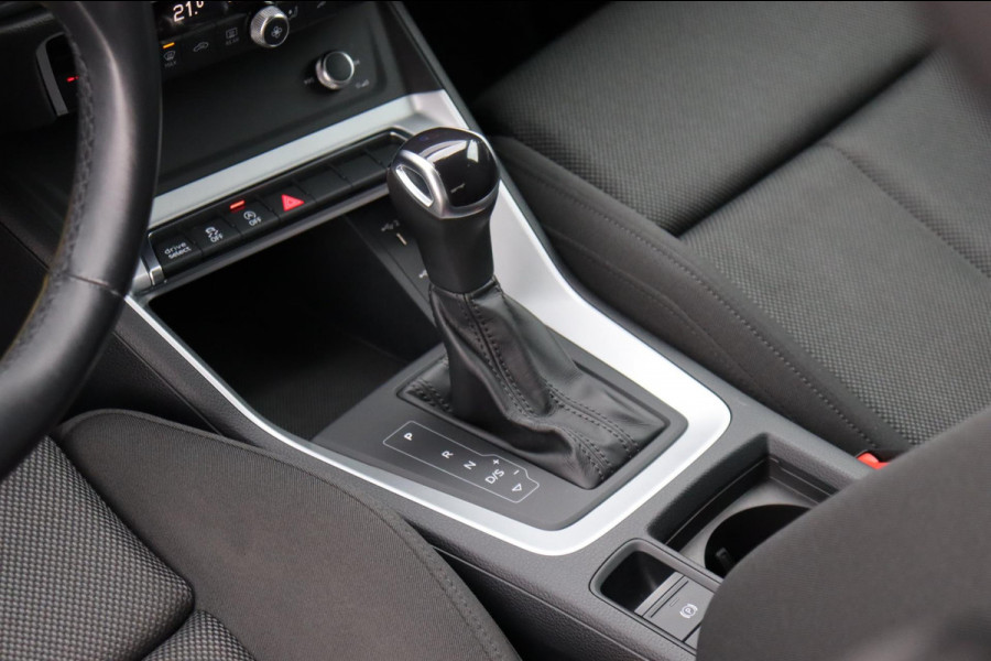 Audi Q3 35 TFSI S edition el.klep stoelverw. Audi Q3 35 TFSI S edition el.klep stoelverw.