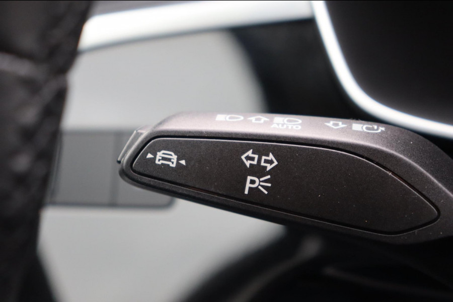 Audi Q3 35 TFSI S edition el.klep stoelverw. Audi Q3 35 TFSI S edition el.klep stoelverw.