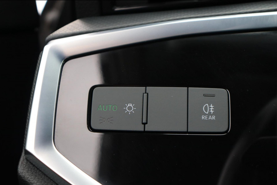 Audi Q3 35 TFSI S edition el.klep stoelverw. Audi Q3 35 TFSI S edition el.klep stoelverw.