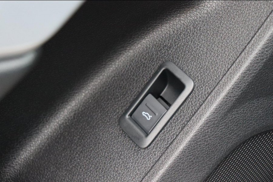 Audi Q3 35 TFSI S edition el.klep stoelverw. Audi Q3 35 TFSI S edition el.klep stoelverw.