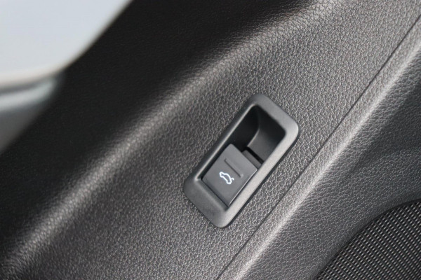 Audi Q3 35 TFSI S edition el.klep stoelverw. Audi Q3 35 TFSI S edition el.klep stoelverw.