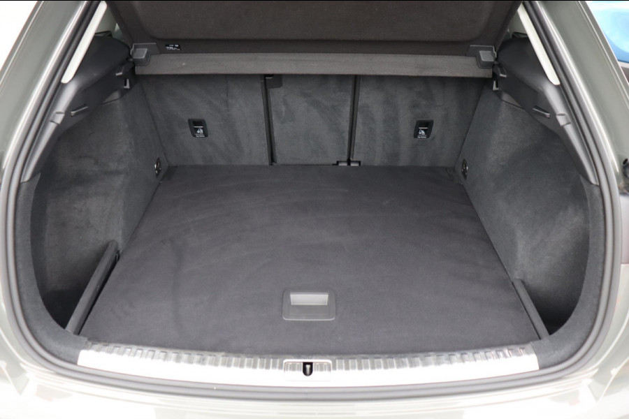 Audi Q3 35 TFSI S edition el.klep stoelverw. Audi Q3 35 TFSI S edition el.klep stoelverw.