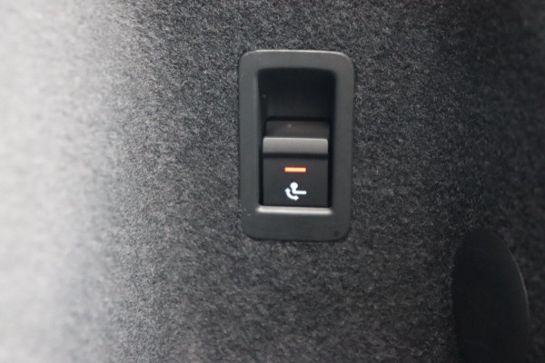 Audi Q3 35 TFSI S edition el.klep stoelverw. Audi Q3 35 TFSI S edition el.klep stoelverw.