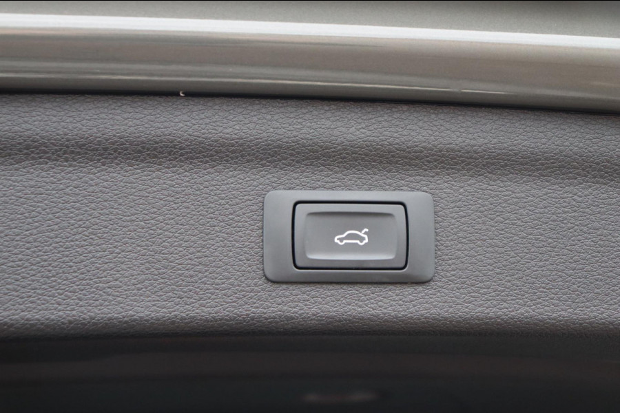 Audi Q3 35 TFSI S edition el.klep stoelverw. Audi Q3 35 TFSI S edition el.klep stoelverw.