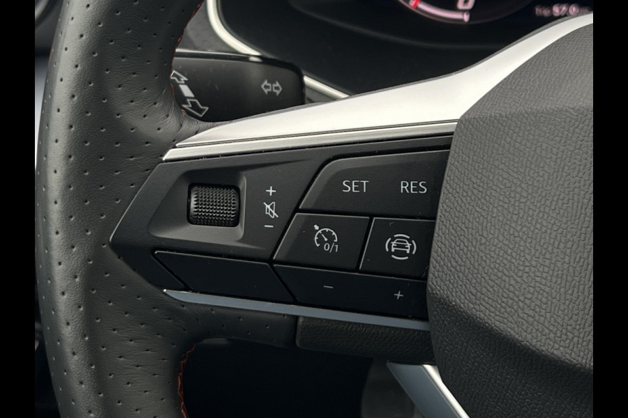 Seat Ibiza 1.0 TSI FR Business Intense Plus | Virtual Cockpit | Camera | LED | 18 inch Seat Ibiza 1.0 TSI FR Business Intense Plus | Virtual Cockpit | Camera | LED | 18 inch