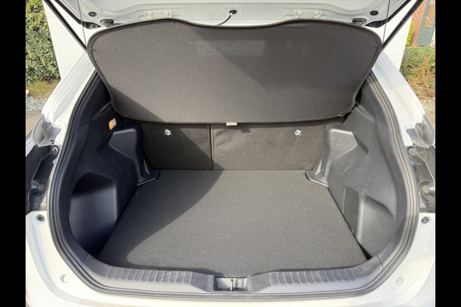 Toyota Yaris Cross 1.5 Hybrid Dynamic | CarPlay | Camera | ACC | Keyless | LED | DAB | 17 inch