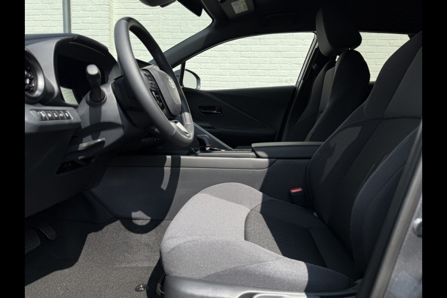 Toyota C-HR 2.0 Plug-in Hybrid 220 Dynamic | ACC | Camera | Navi XL | Keyless | Winter-Pakket | 18 inch