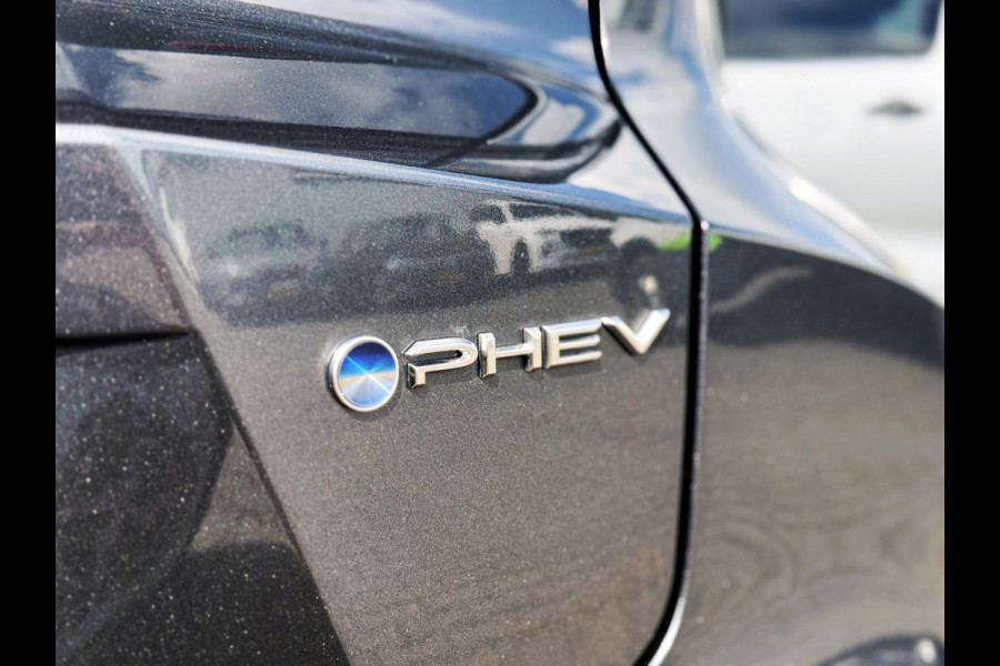 Toyota C-HR 2.0 Plug-in Hybrid 220 Dynamic | ACC | Camera | Navi XL | Keyless | Winter-Pakket | 18 inch