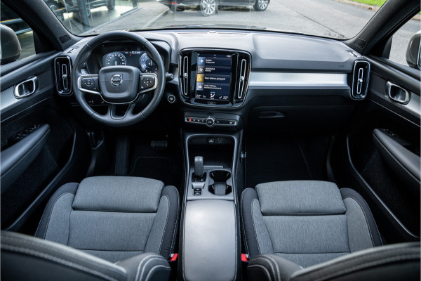 Volvo XC40 1.5 T2 Business Pro Aut.8 ** Panodak ** Camera ** 19inch ** Winter-line NAP!!