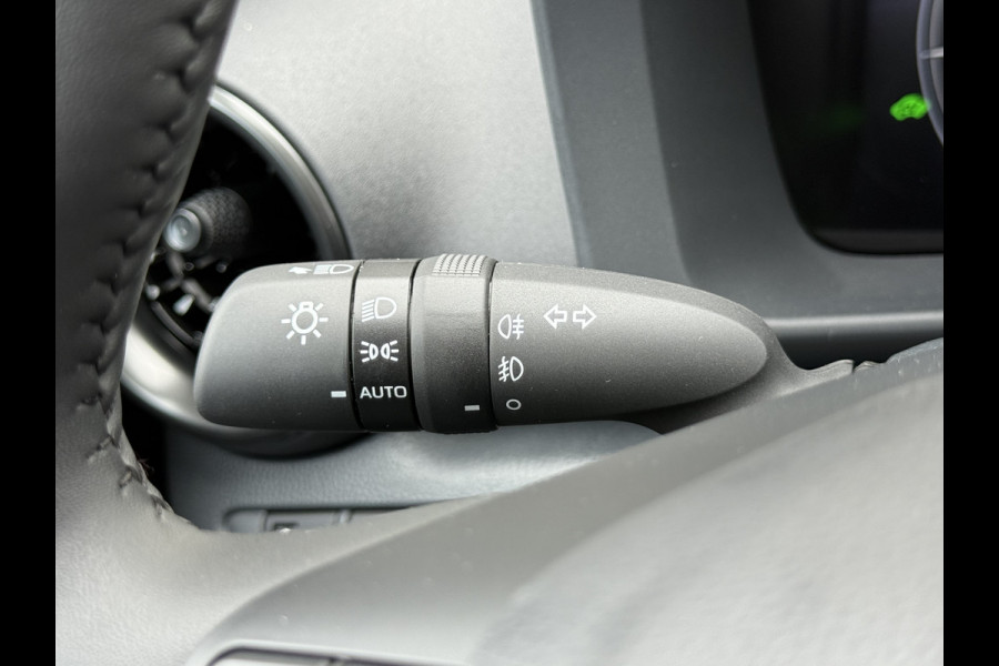 Toyota C-HR 2.0 Hybrid 200 Dynamic Bi-Tone | ZONDER STEKKER! | Navi XL | ACC | Camera | Keyless | LED | 18 inch