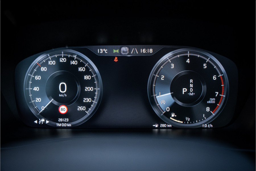 Volvo XC40 1.5 T2 Business Pro Aut.8 ** Panodak ** Camera ** 19inch ** Winter-line NAP!!