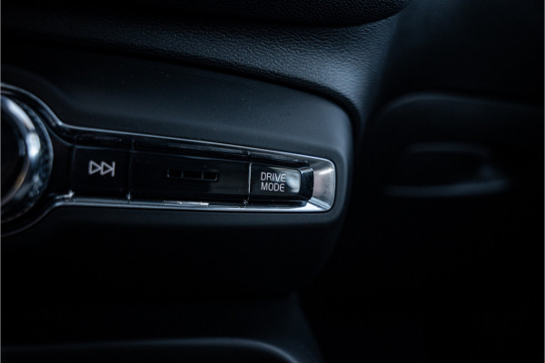 Volvo XC40 1.5 T2 Business Pro Aut.8 ** Panodak ** Camera ** 19inch ** Winter-line NAP!!