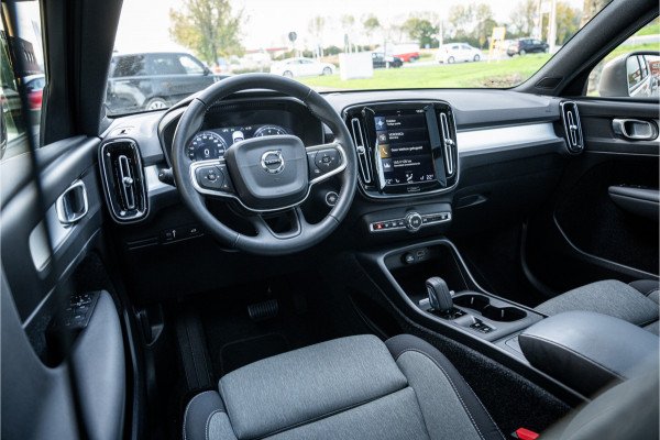 Volvo XC40 1.5 T2 Business Pro Aut.8 ** Panodak ** Camera ** 19inch ** Winter-line NAP!!