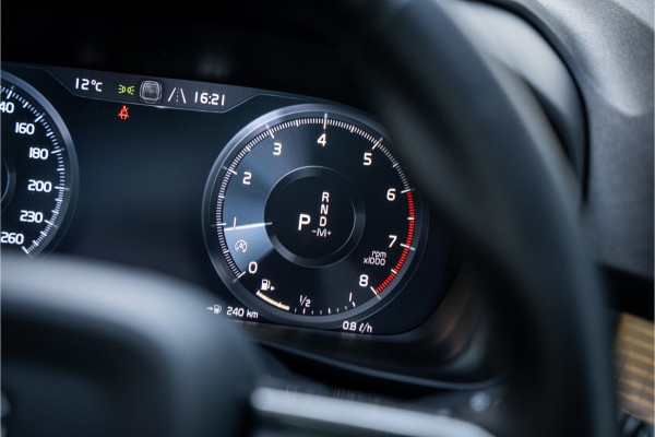 Volvo XC40 1.5 T2 Business Pro Aut.8 ** Panodak ** Camera ** 19inch ** Winter-line NAP!!