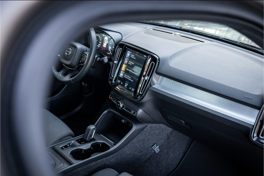 Volvo XC40 1.5 T2 Business Pro Aut.8 ** Panodak ** Camera ** 19inch ** Winter-line NAP!!