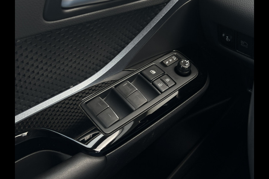 Toyota C-HR 2.0 Hybrid Bi-Tone | Navi | Carplay | Dodehoek | Park Assist | Camera