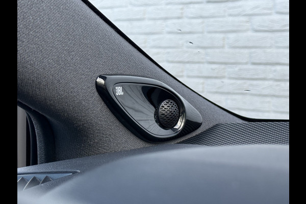 Toyota Corolla Touring Sports 2.0 Hybrid Business GR-Sport | Pano | Trekhaak | JBL | ACC | Keyless | LED | 18 inch