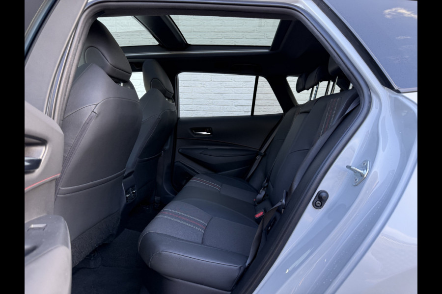 Toyota Corolla Touring Sports 2.0 Hybrid Business GR-Sport | Pano | Trekhaak | JBL | ACC | Keyless | LED | 18 inch