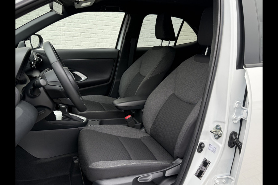 Toyota Yaris Cross 1.5 Hybrid Dynamic | CarPlay | ACC | Camera | LED | DAB | 17 inch