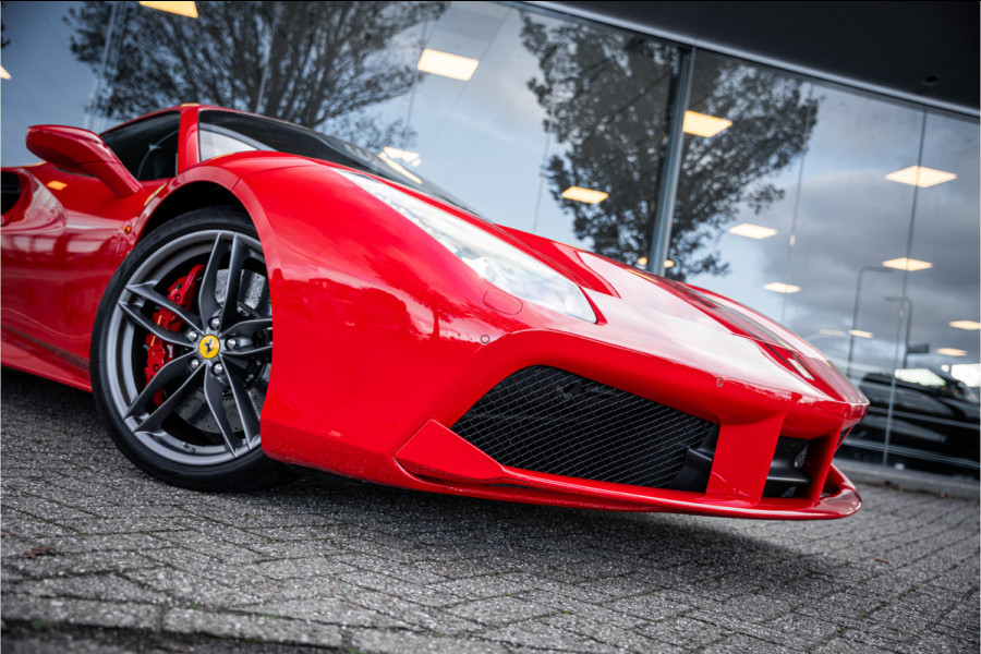 Ferrari 488 3.9 Spider HELE ** NL geleverd ** Atelier ** Carbon ** Titanium Exhaust ** 360 Camera ** Scuderia Shields ** NAP!
