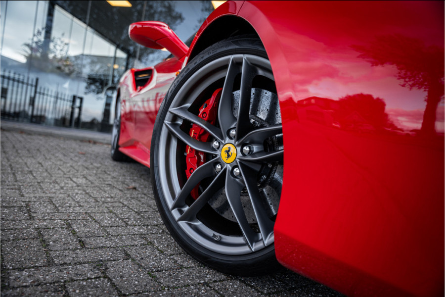 Ferrari 488 3.9 Spider HELE ** NL geleverd ** Atelier ** Carbon ** Titanium Exhaust ** 360 Camera ** Scuderia Shields ** NAP!