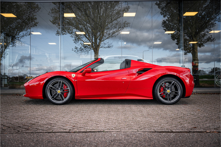 Ferrari 488 3.9 Spider HELE ** NL geleverd ** Atelier ** Carbon ** Titanium Exhaust ** 360 Camera ** Scuderia Shields ** NAP!