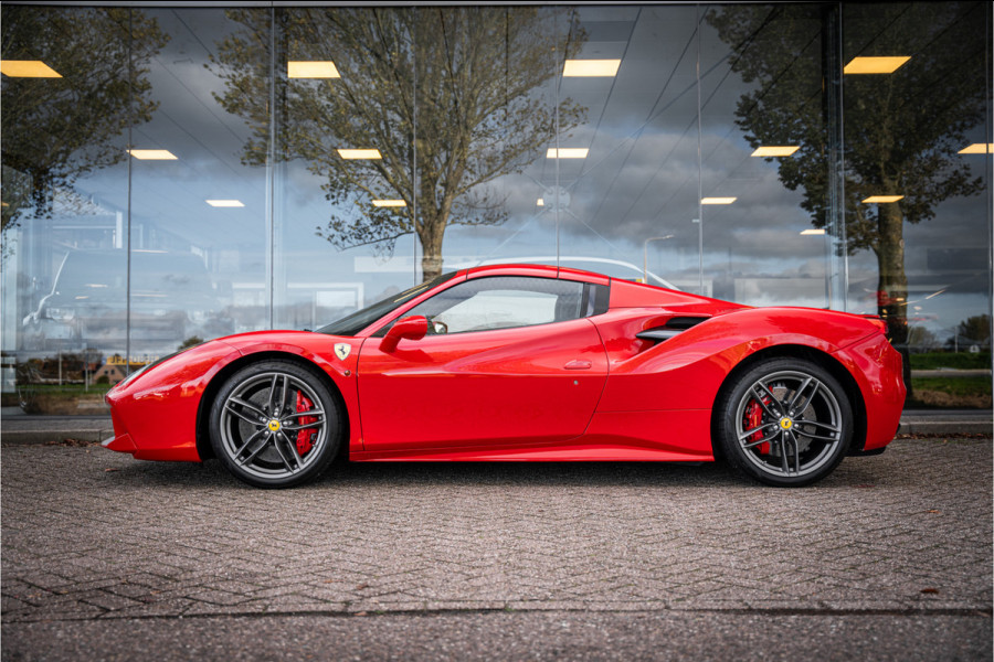 Ferrari 488 3.9 Spider HELE ** NL geleverd ** Atelier ** Carbon ** Titanium Exhaust ** 360 Camera ** Scuderia Shields ** NAP!