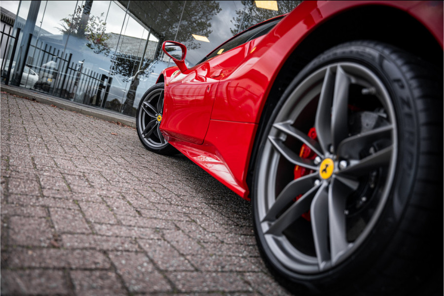 Ferrari 488 3.9 Spider HELE ** NL geleverd ** Atelier ** Carbon ** Titanium Exhaust ** 360 Camera ** Scuderia Shields ** NAP!